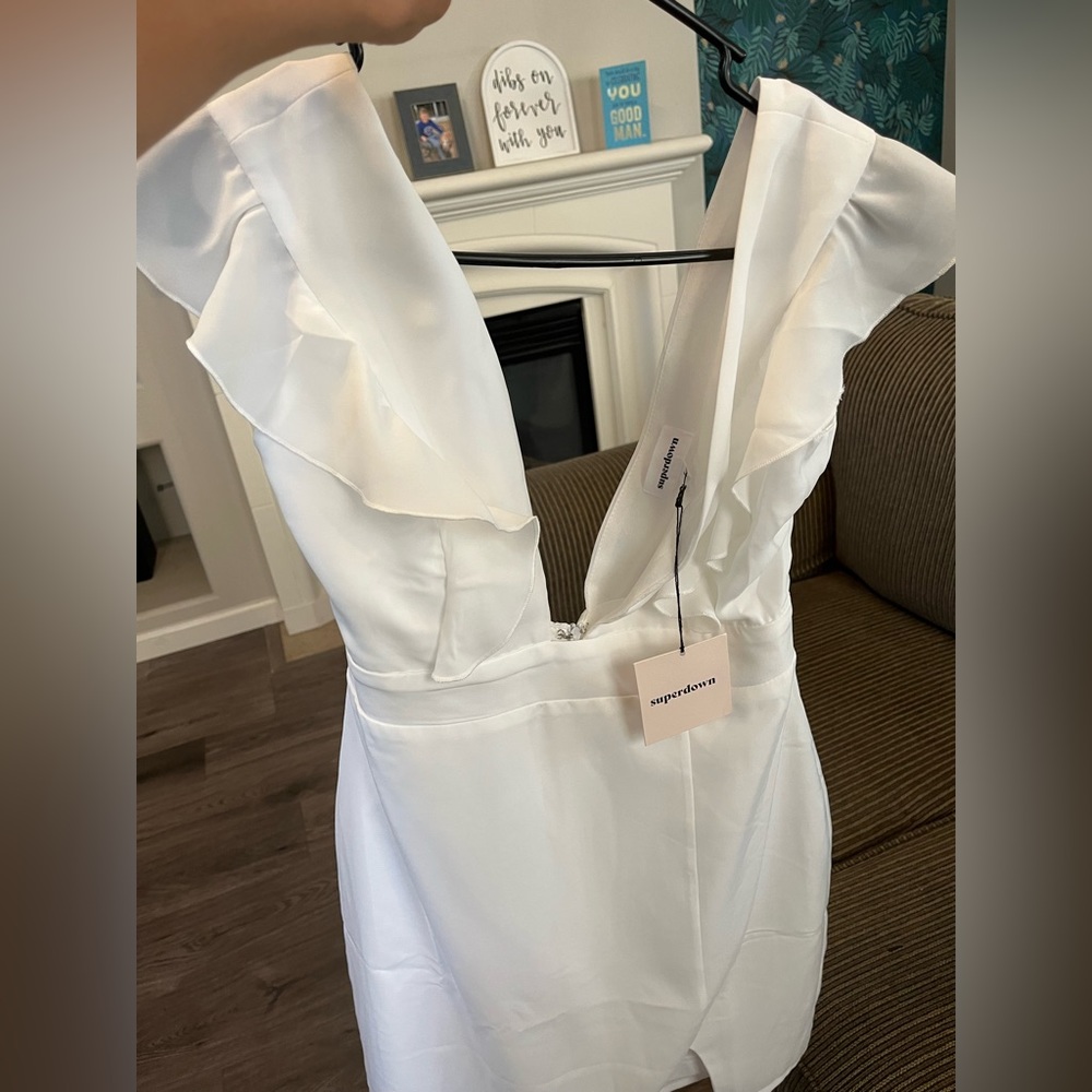 NWT, super sexy low cut and low back white Superdown linen mini dress w/slit - Picture 3 of 4